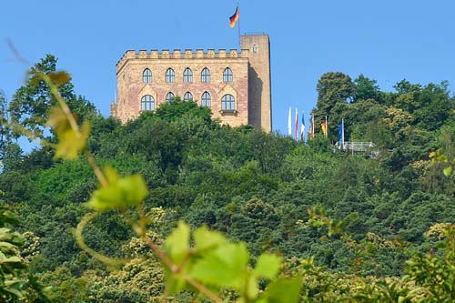 Hambacher Schloss bei Neustadt Weinstraße - die Wiege der deutschen Demokratie